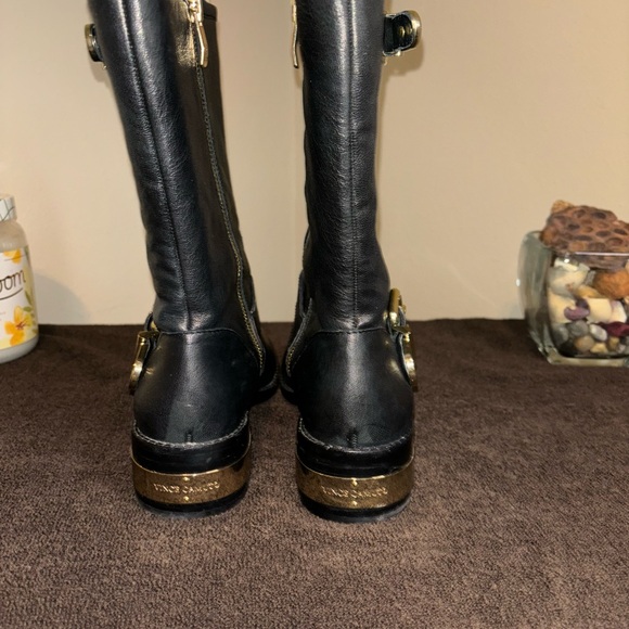 Black boots; gold hardware w/inside zipper; very nice & comfortable. - Picture 4 of 15